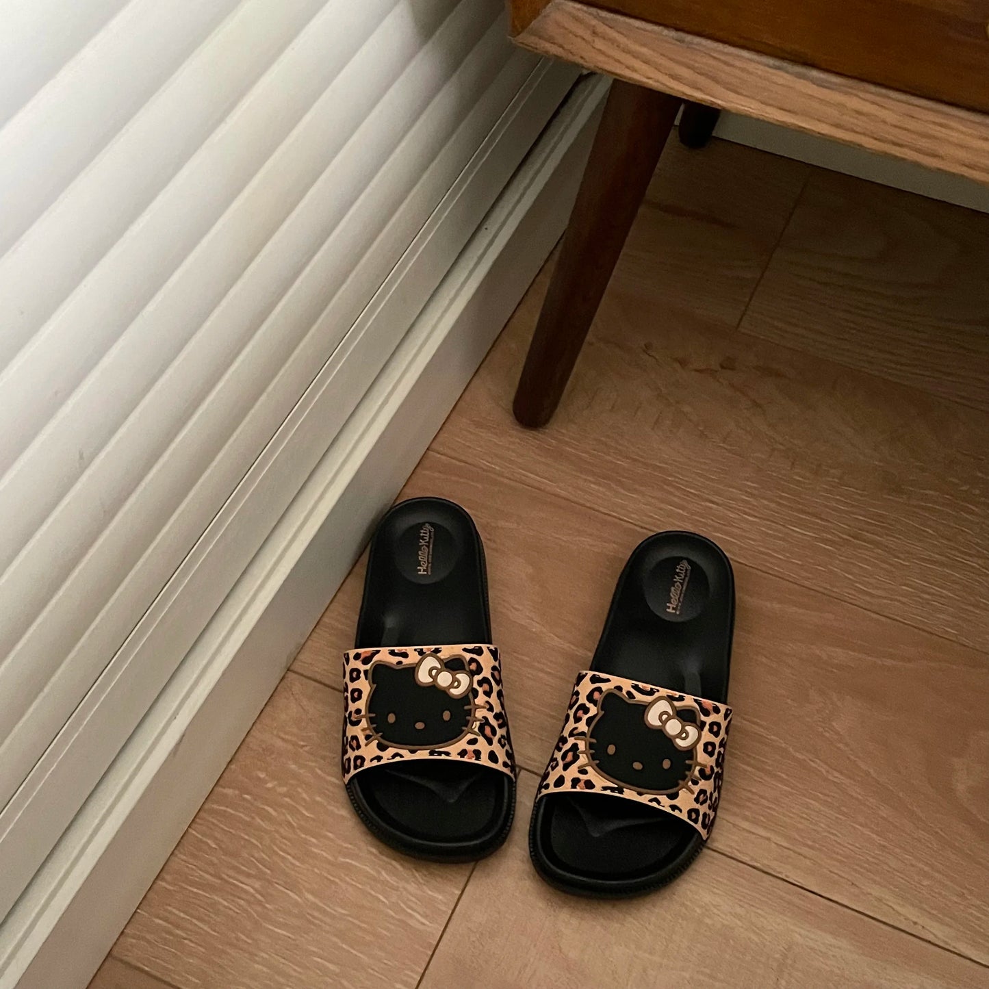 Hello Kitty Cute Beach Bath Slippers for Women Cool Leopard Print Cartoon Home Slippers Female Indoor Non-slip Cosy Home Shoes