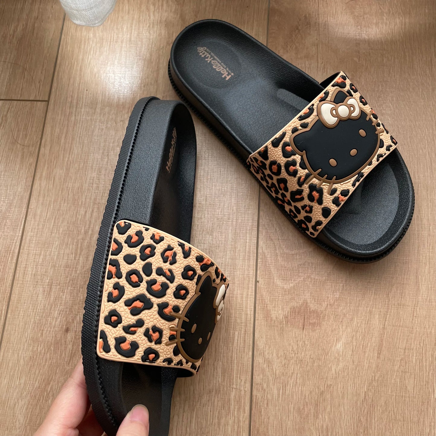 Hello Kitty Cute Beach Bath Slippers for Women Cool Leopard Print Cartoon Home Slippers Female Indoor Non-slip Cosy Home Shoes