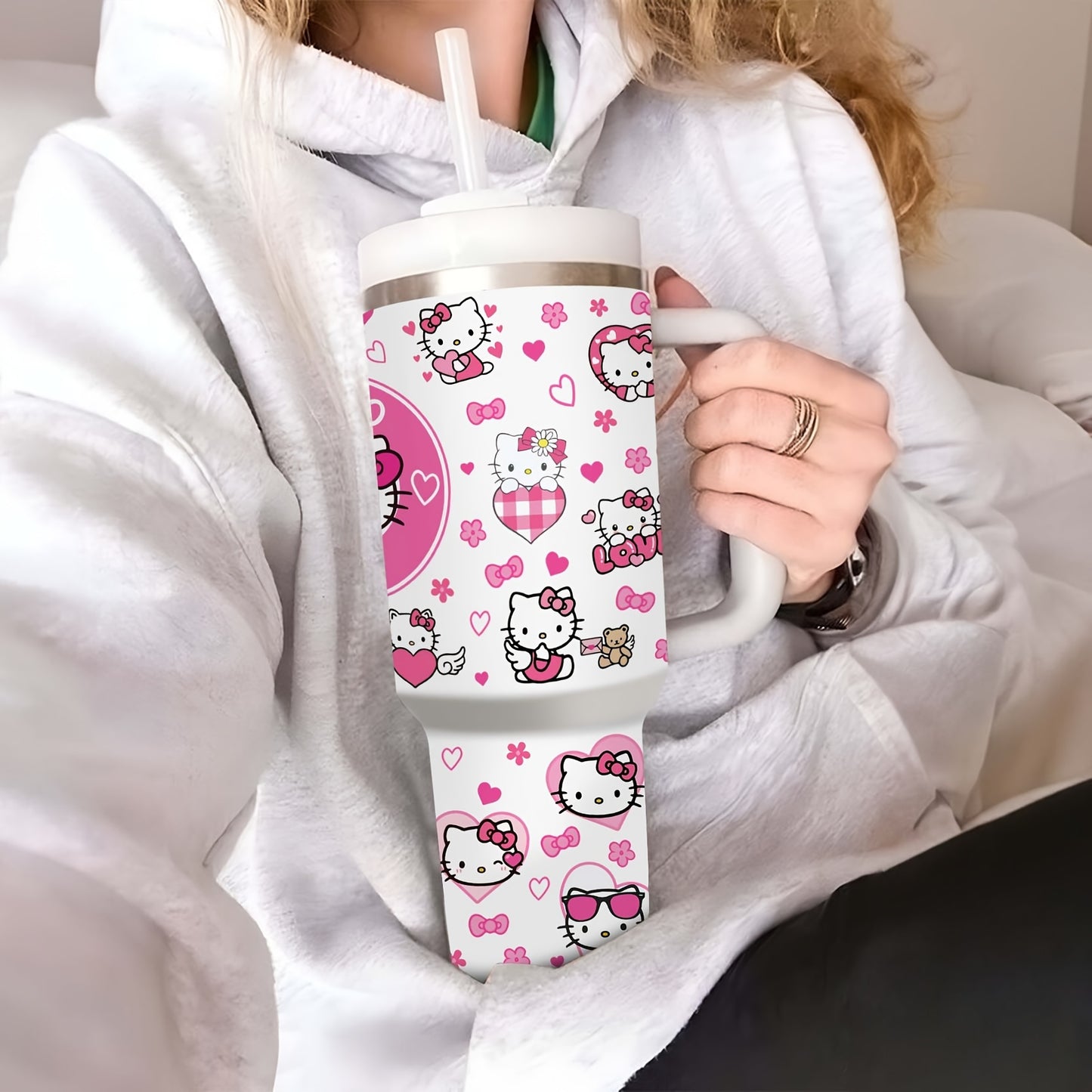 1pc 40oz Cute Hello Kitty with Handle Large Coffee Water Bottle Printed with Katie Cat Pattern Stainless Steel Insulation and Cold Preservation Water Cup Suitable for Gifts to Family and Friends with Straw, The Straw Is Insid